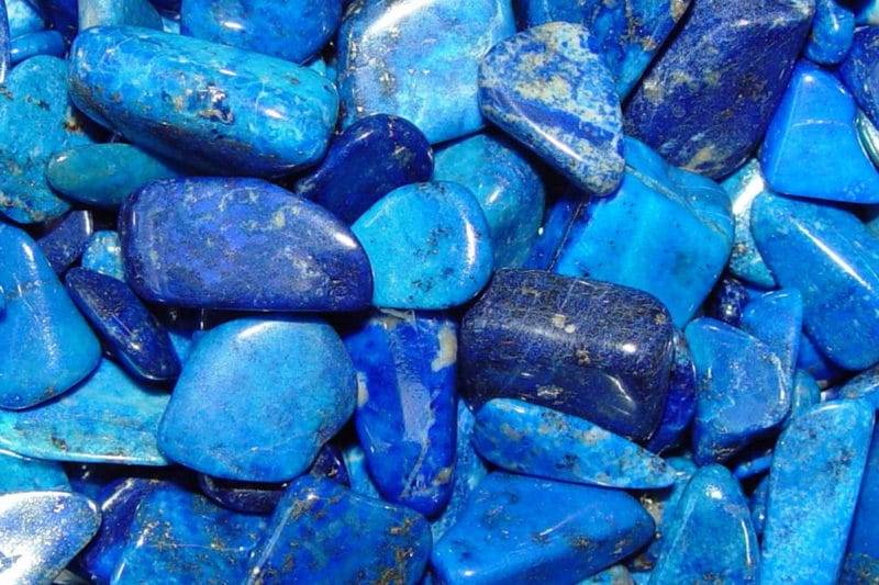Plusieurs pierres de Lapis Lazuli