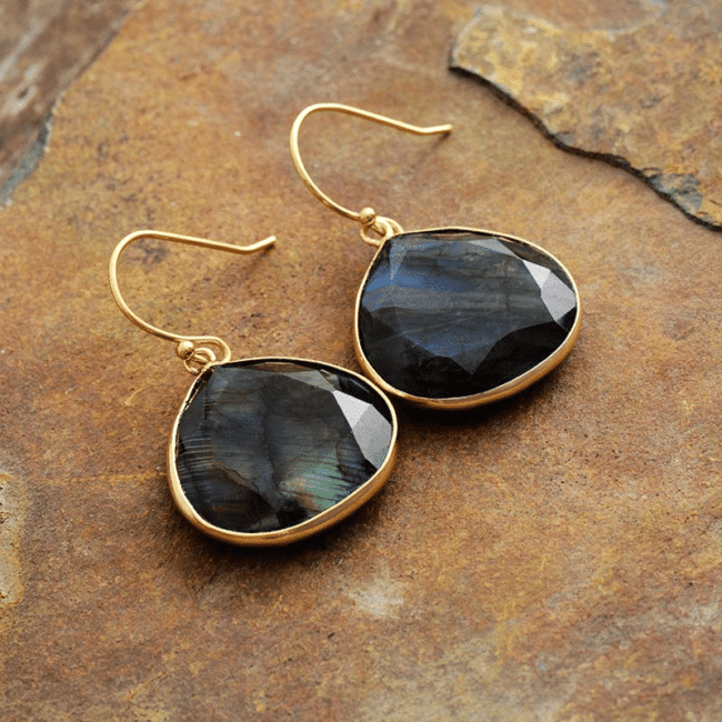 Boucles d'oreilles en métal avec cristal vert - L'Artisane Bohème