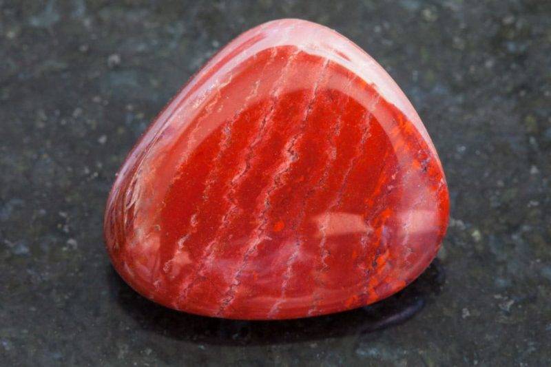 Belle pierre de jaspe rouge