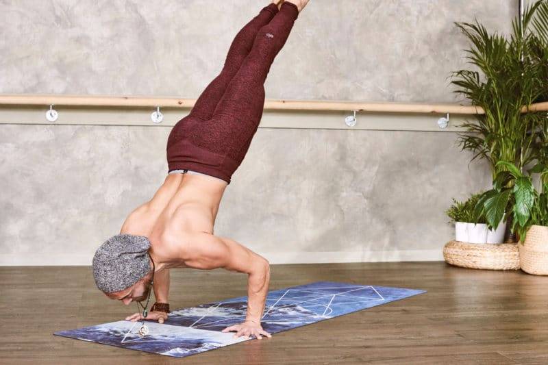 Les bienfaits du yoga quand on est un homme https://www.chakras-shop.com