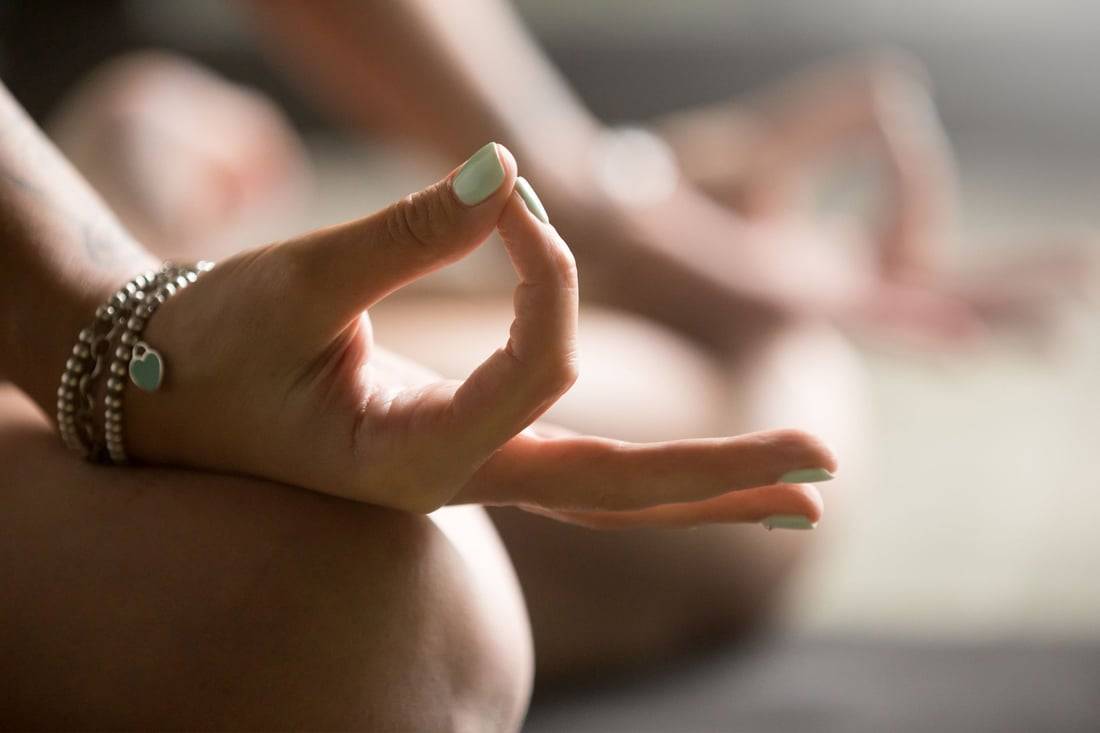 Mudras des mains : Tout savoir sur le yoga des doigts https://www.chakras-shop.com