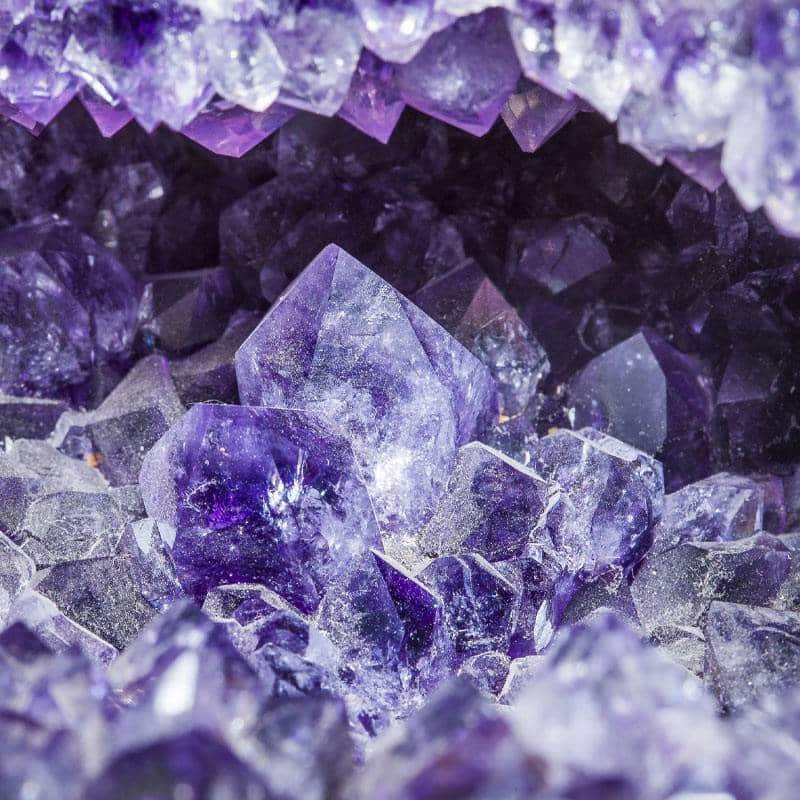 pierres d'améthyste violette et blanche