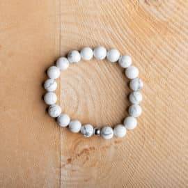 Bracelet Artisanal en Howlite https://www.chakras-shop.com
