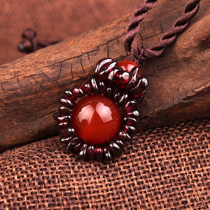 Collier ras du cou ethnique en pierre naturelle rouge