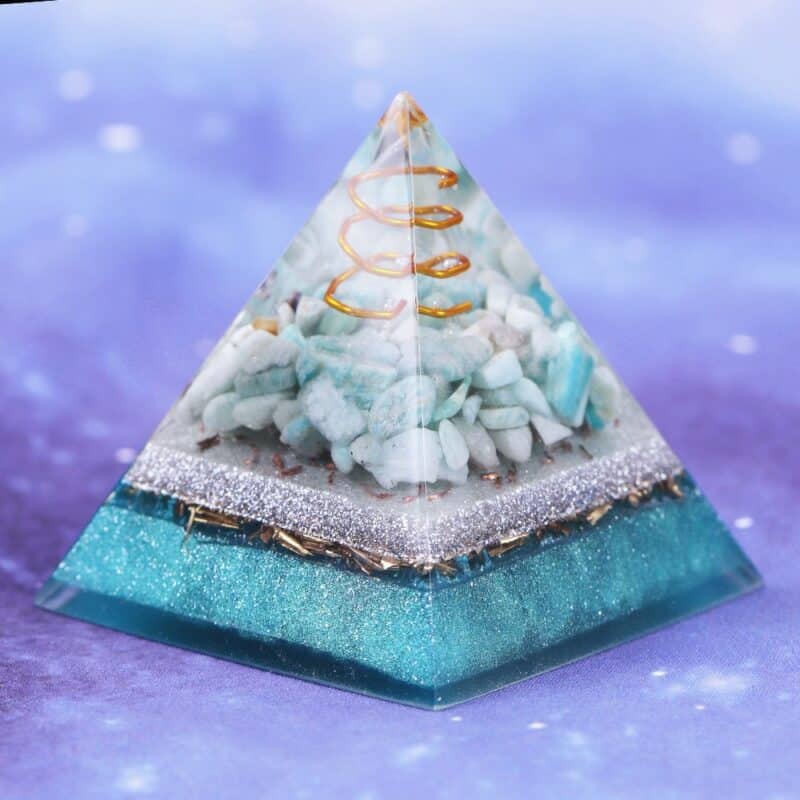 Accessoire ésotérique pyramide d’amazonite en cristal