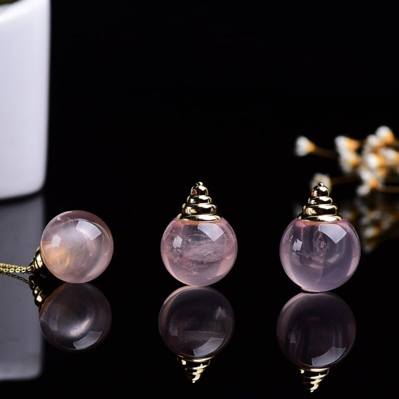 Collier en forme de bouteille de parfum en quartz rose naturel