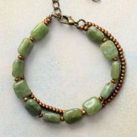 Bracelet de perles bohème fait à la main pour femme sur fond gris