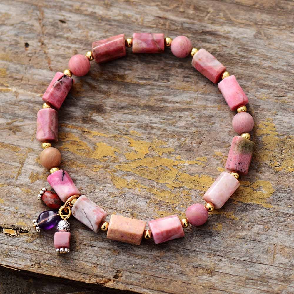 Bracelets à breloques en pierre naturelle pour femme sur fond marron