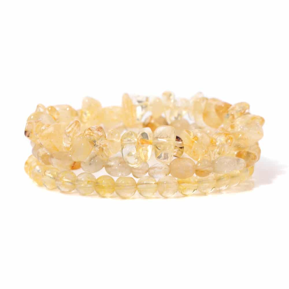 Bracelet de perles irrégulières en pierre naturelle pour homme et femme sur fond blanc