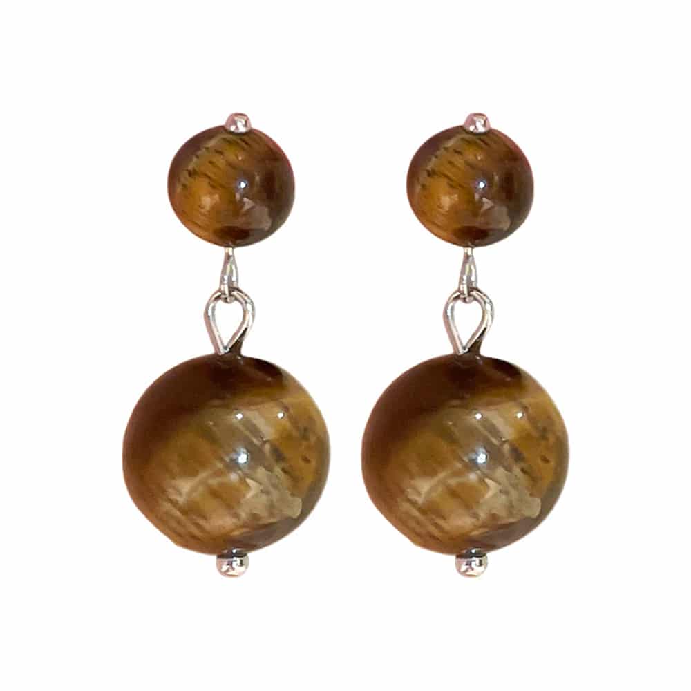 Boucles d'oreilles en oeil de tigre pour femme sur fond blanc