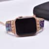 Bracelet pour montre Apple en sodalite et corde sur fond blanc