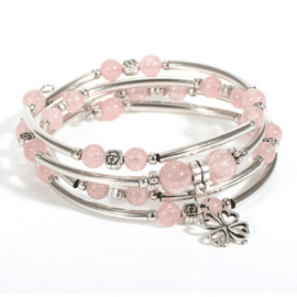 Bracelet Pierre Naturelle Enroulé avec Perles de Cristal Rose sur fond blanc