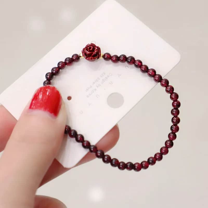 Bracelet Tibétain Fin en Perles de Grenat avec Fleur