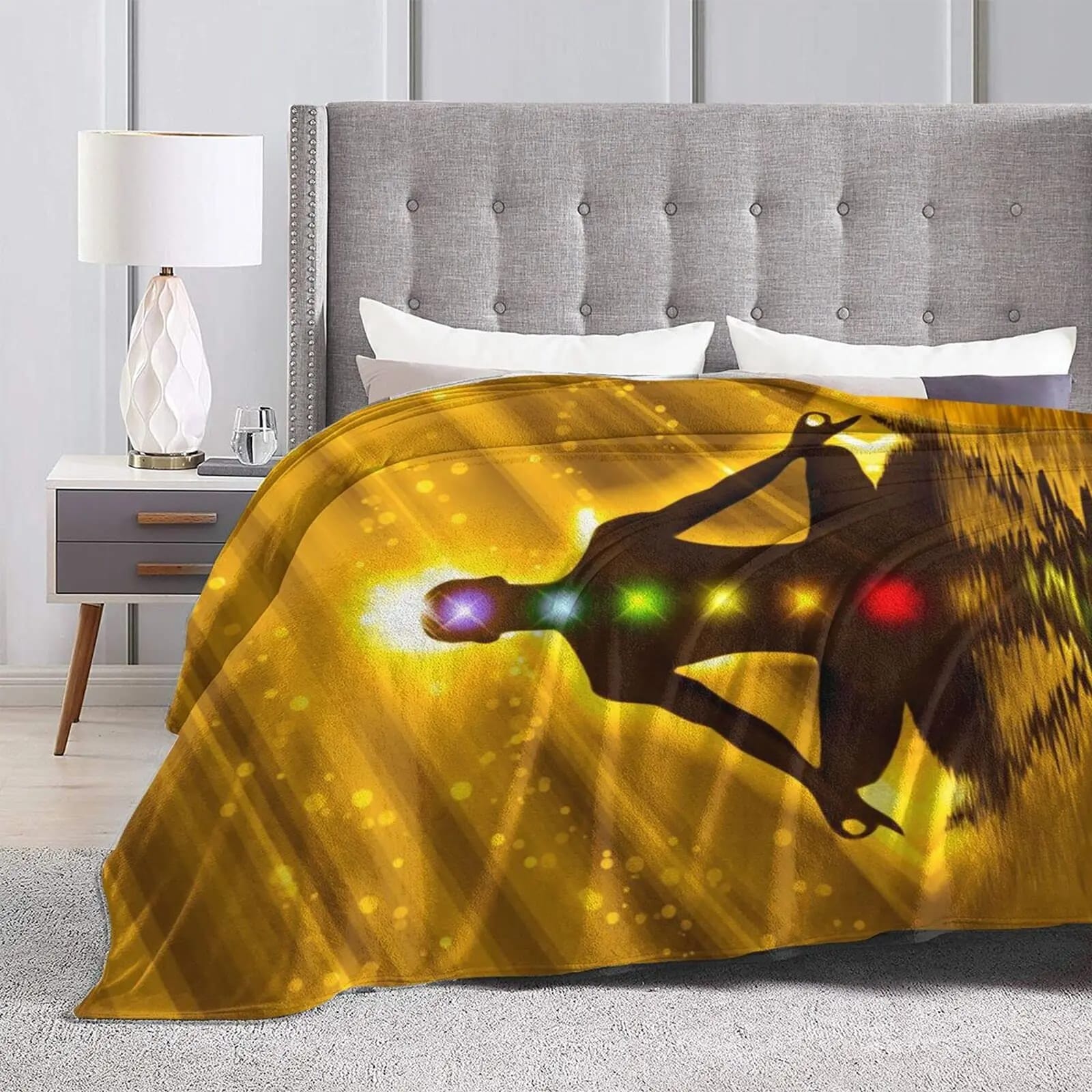 Couverture de Maison Dorée Sept Chakras pour Méditation sur un lit sur fond gris