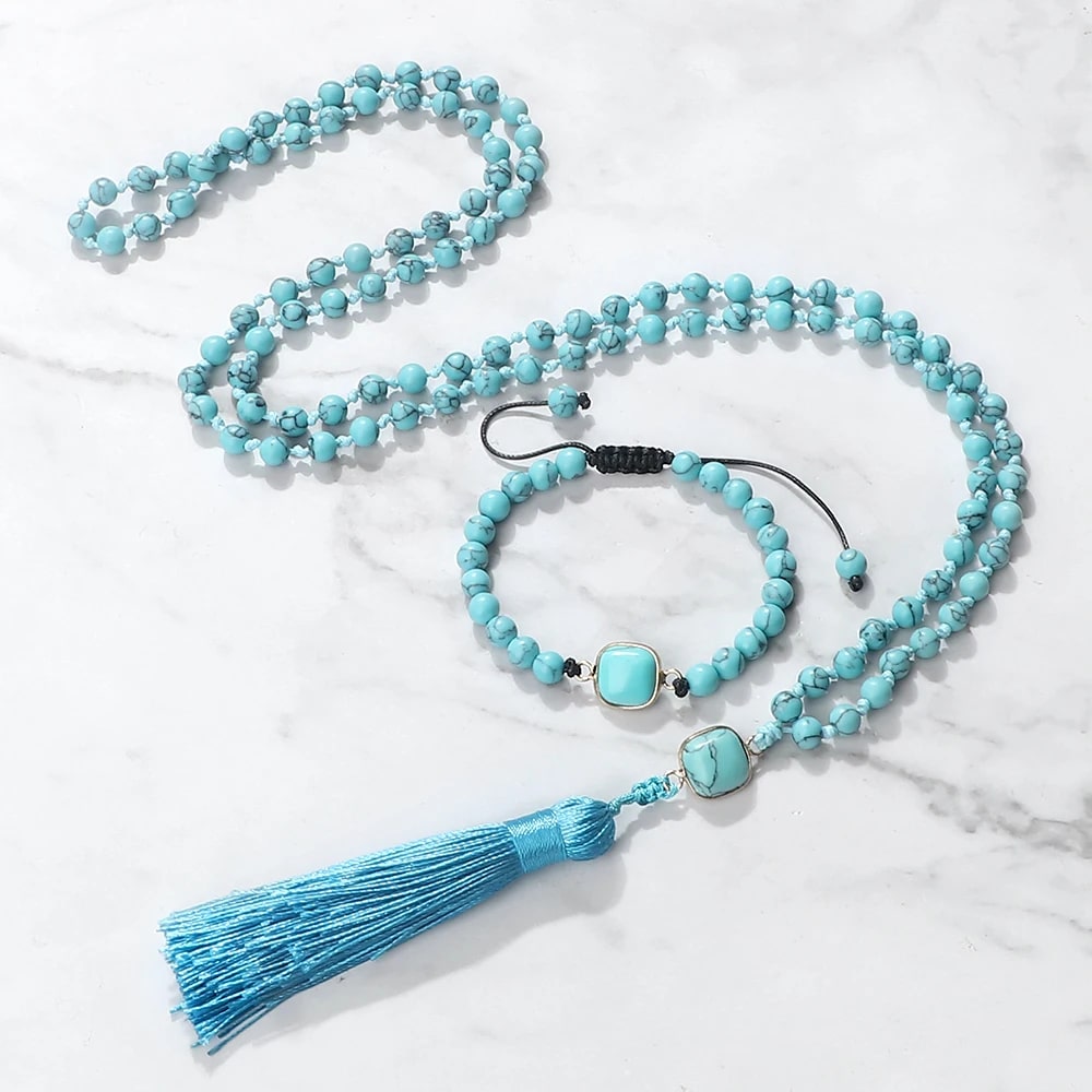 Ensemble de Bracelet et Collier Pierre Naturelle avec Perles de Turquoise sur fond blanc