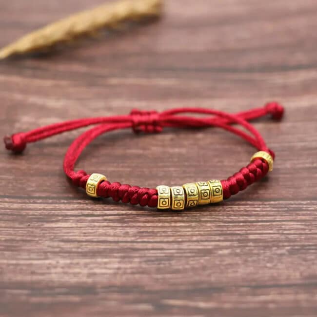 Bracelet Tibétain à Fil Rouge avec Breloques en Alliage de Zinc