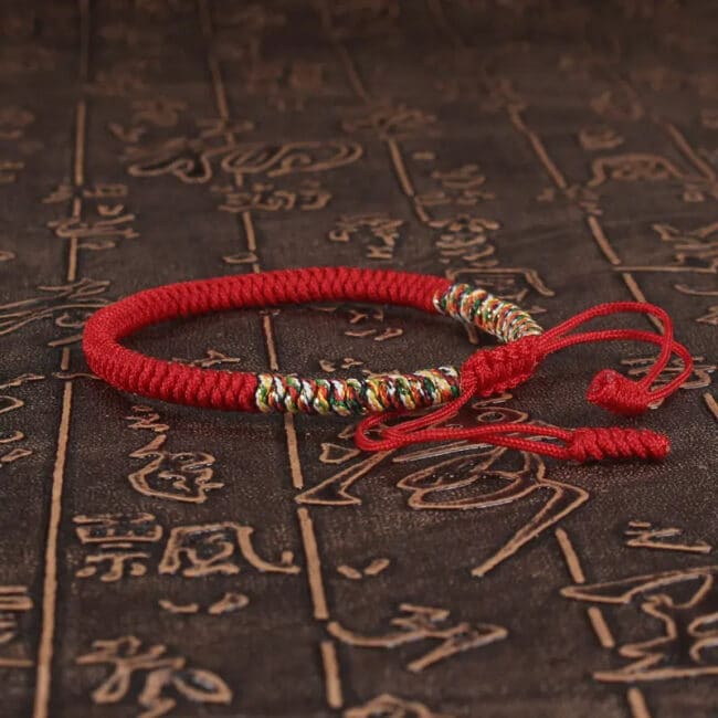 Bracelet Tibétain Rouge et Ajustable en Coton