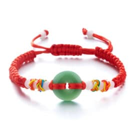 Bracelet Tibétain Tressé à la Main avec Ornement Vert sur fond blanc