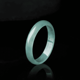 Bague Aventurine Ronde et Fine sur fond noir