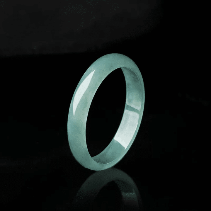 Bague Aventurine Ronde et Fine sur fond noir