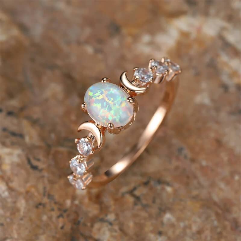 Bague Opale avec Croissants de Lune