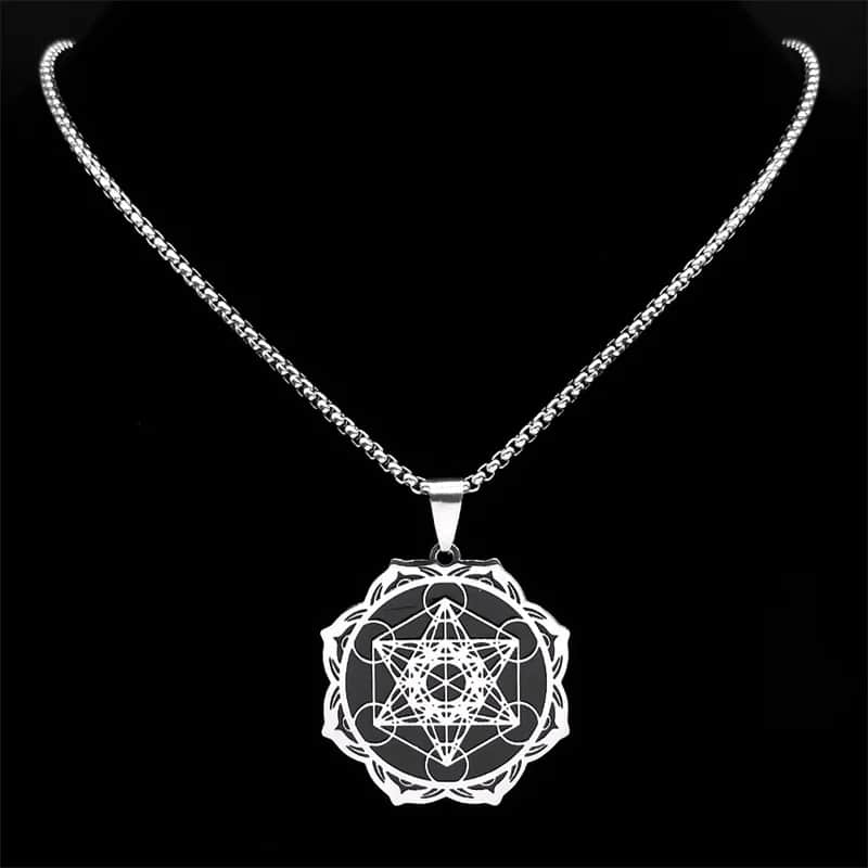 Cube de Metatron Pendentif avec Chaine en Acier Inoxydable sur fond noir