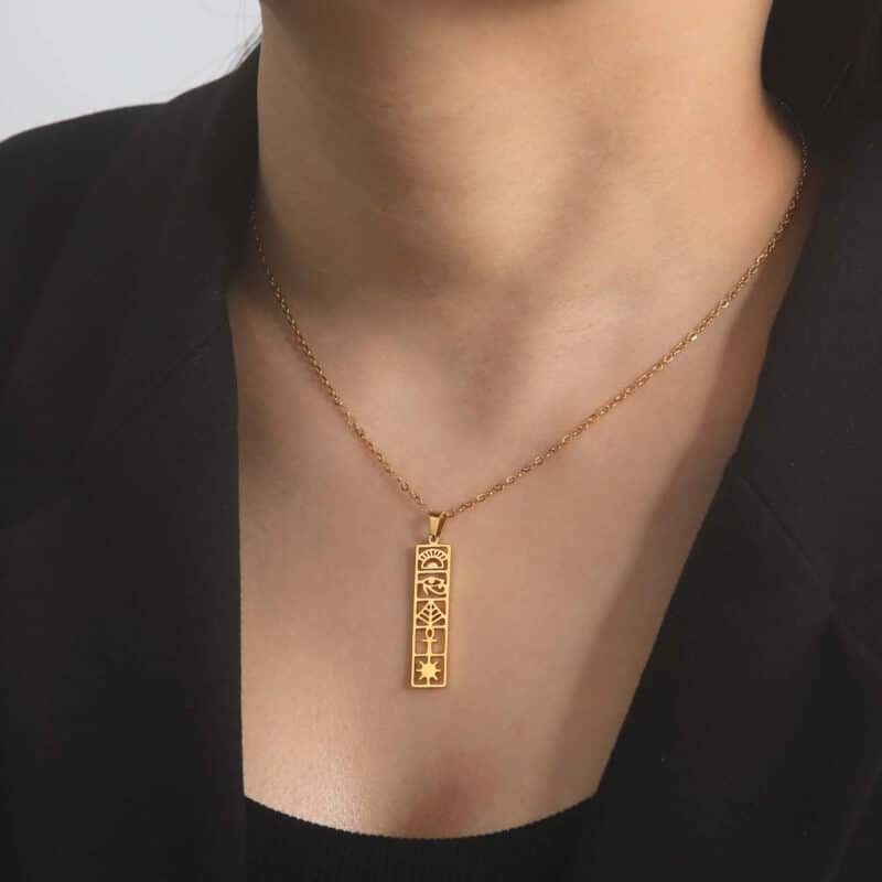 Pendentif Egyptien Doré avec Collier en Acier Inoxydable