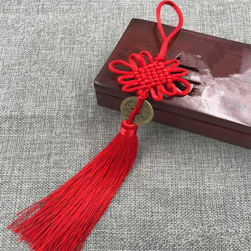 Porte Bonheur Chinois Rouge et Traditionnel avec Pompon