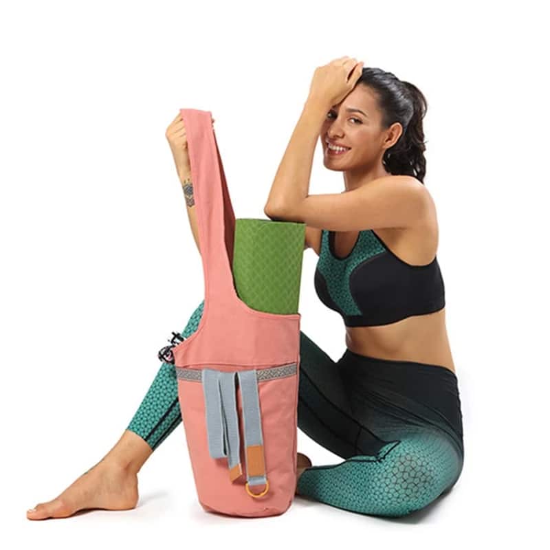 Sac Yoga Portable en Toile avec Bandoulière sur fond blanc avec une femme