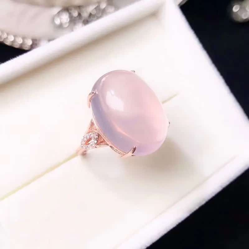 Bague Quartz Rose en Argent Sterling dans une boîte blanche