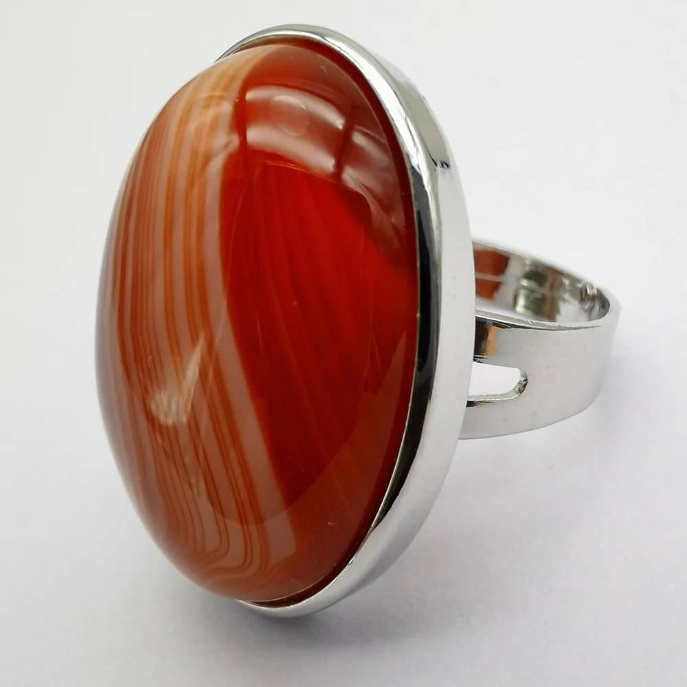 Bague Cornaline Luxueuse sur fond gris