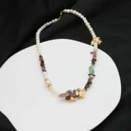 Collier Tourmaline en Argent Sterling sur fond blanc et noir