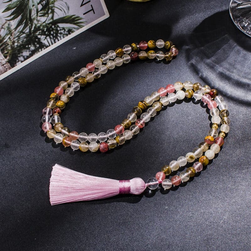 Collier Tourmaline Perlé à Pampille sur fond gris